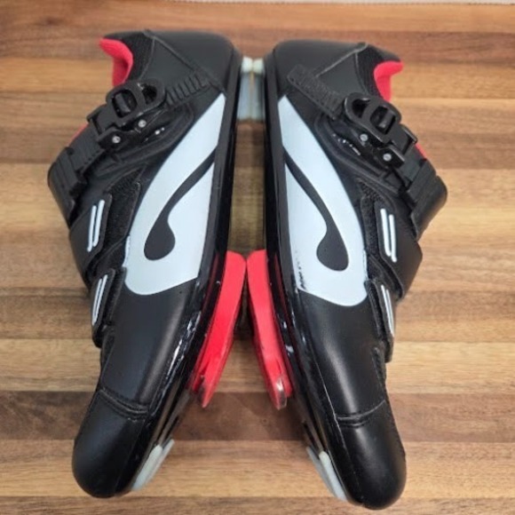 Peloton Size 41 Cycling Shoes Women's 10/Men's 8 Black Red FJX0820 3 Bolt Cleats - Picture 10 of 11